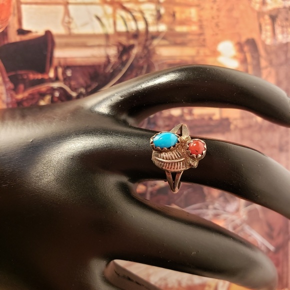 Vintage 1970s Turquoise Coral Sterling Silver Ring - Picture 6 of 6
